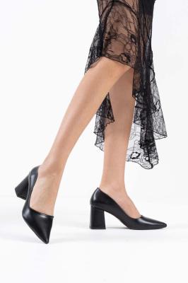 Trendella Siyah Cilt Kadın Topuklu Ayakkabı TR08MS16A