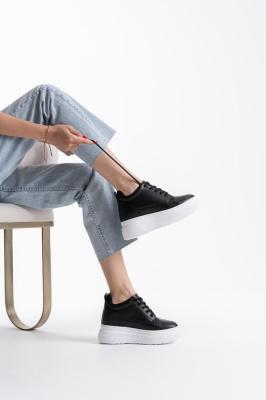 Trendella Kadın Gizli Topuk Spor Beyaz Tabanlı Siyah Ayakkabı TR10MS01A